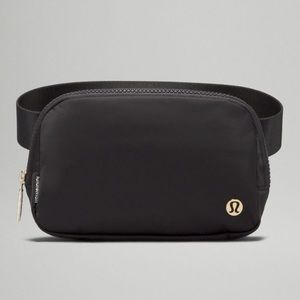 Lululemon Everywhere Belt Bag Black / Gold Logo 1L